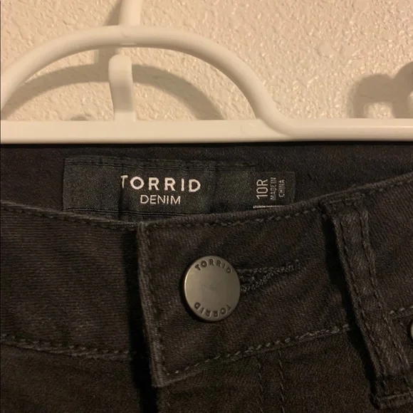 Size 10 Black Factory Distressing Torrid Skinny Jeans - Picture 4 of 5